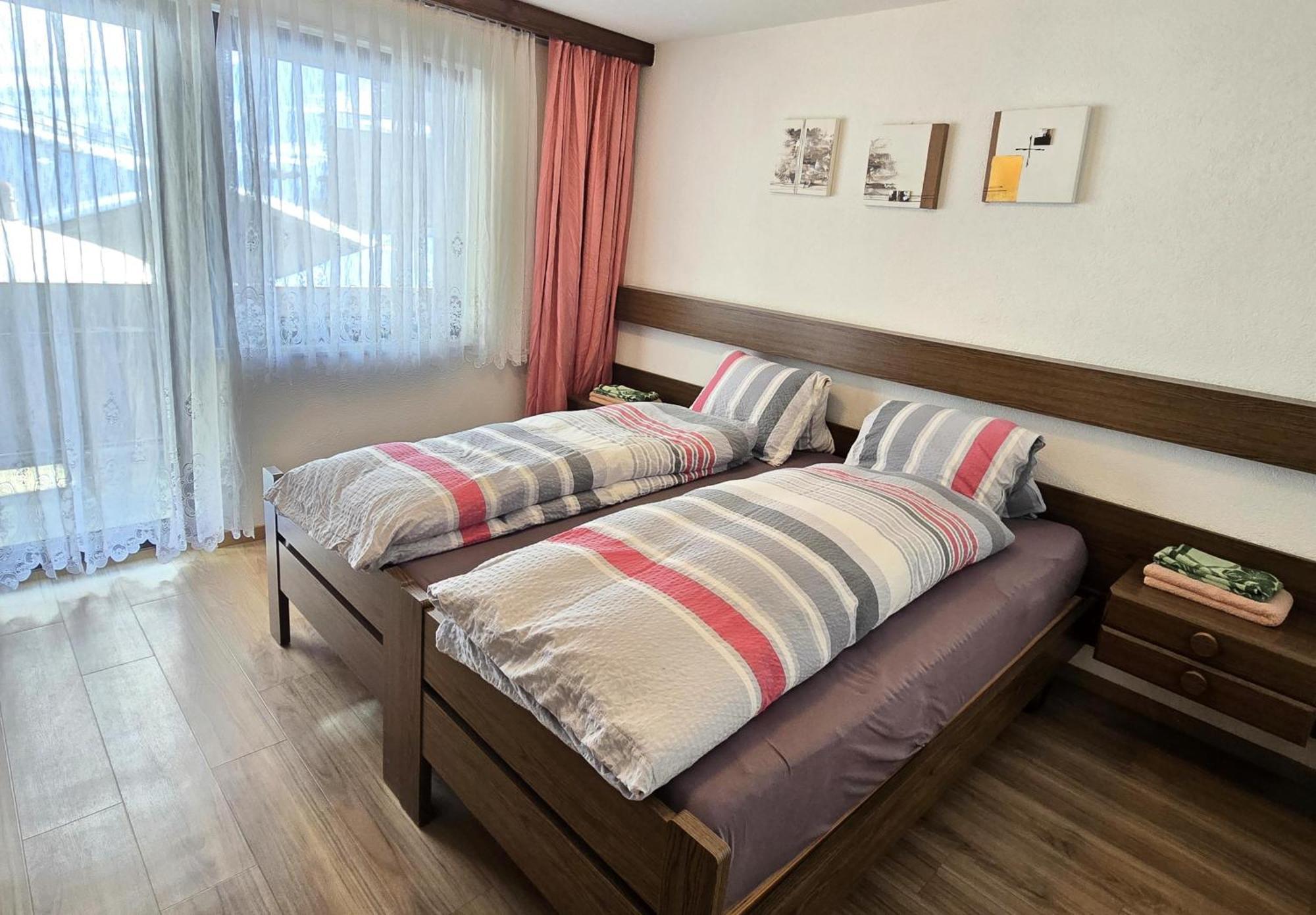 Ferienhaus Adonis Saas-Grund Bilik gambar